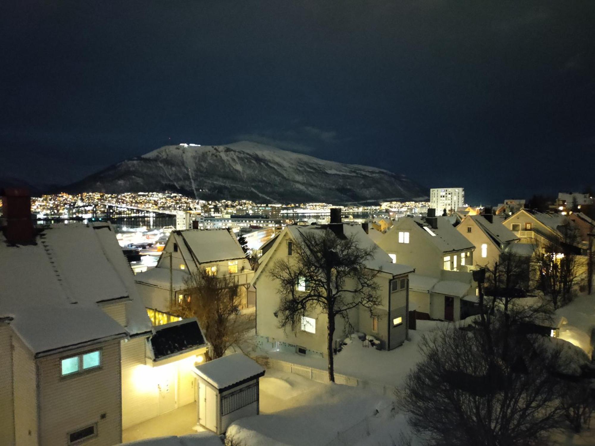 Central Apartament (Adults Only) ทรอมโซ ภายนอก รูปภาพ